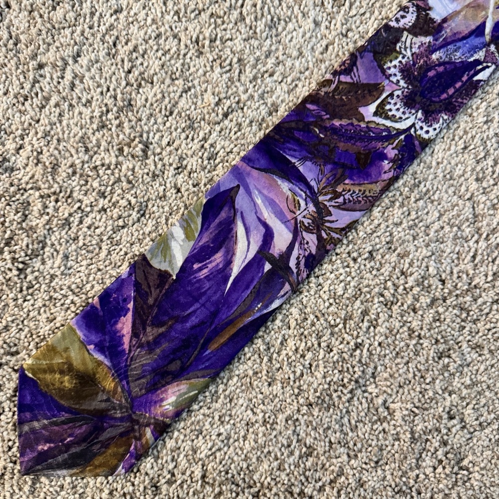 EUC Vintage Cotler 100% Polyester Tie Necktie w/Impressionistic Foliate Pattern